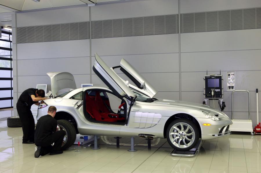  Mercedes-Benz SLR McLaren 2003 года  (фото 22 из 319)